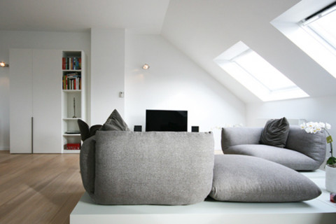 Modern interieur met maatkasten in living